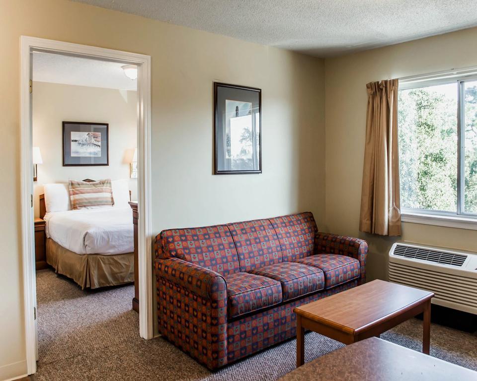 Suburban Extended Stay Hotel Naval Base Area Warrington Exterior photo