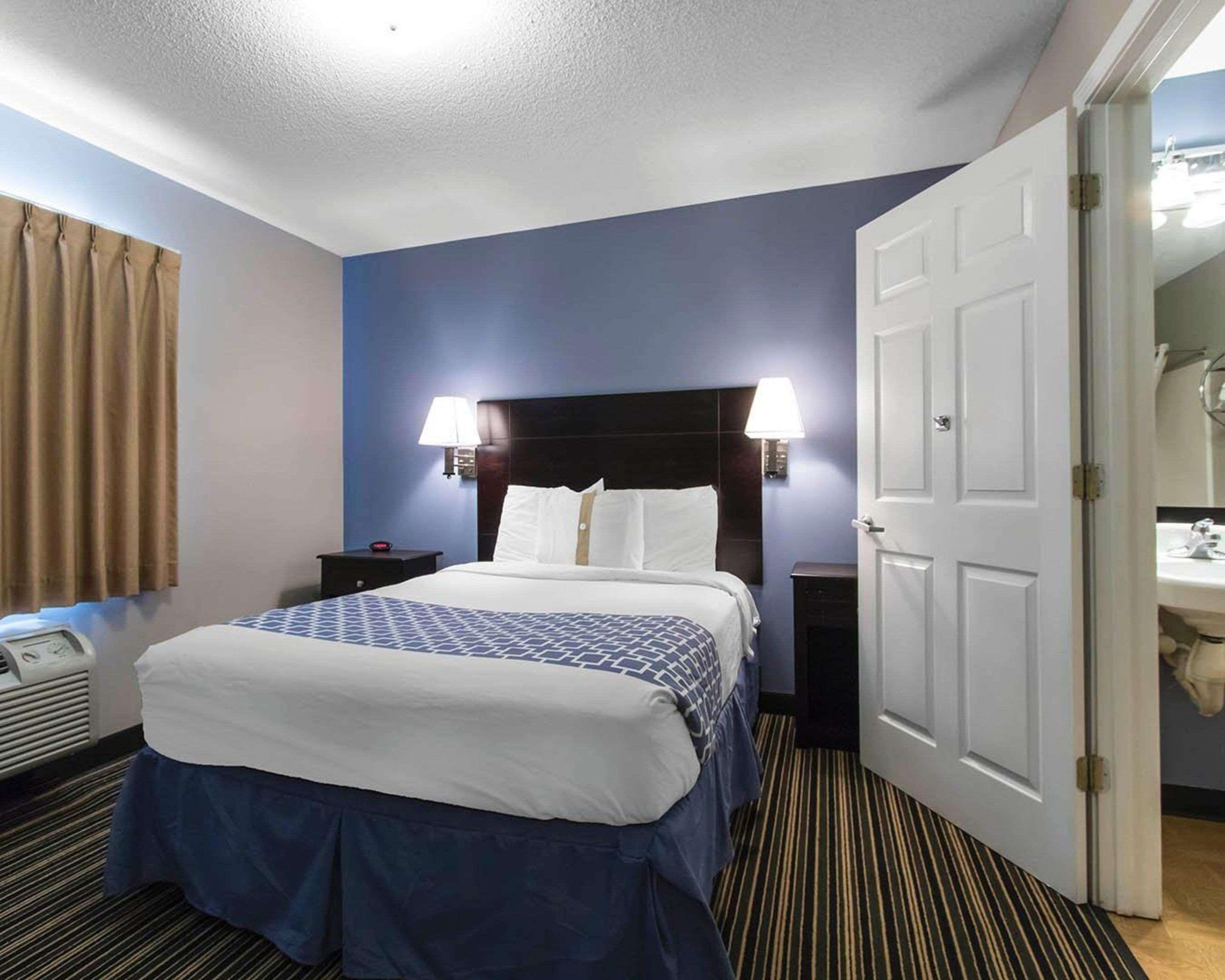 Suburban Extended Stay Hotel Naval Base Area Warrington Exterior photo