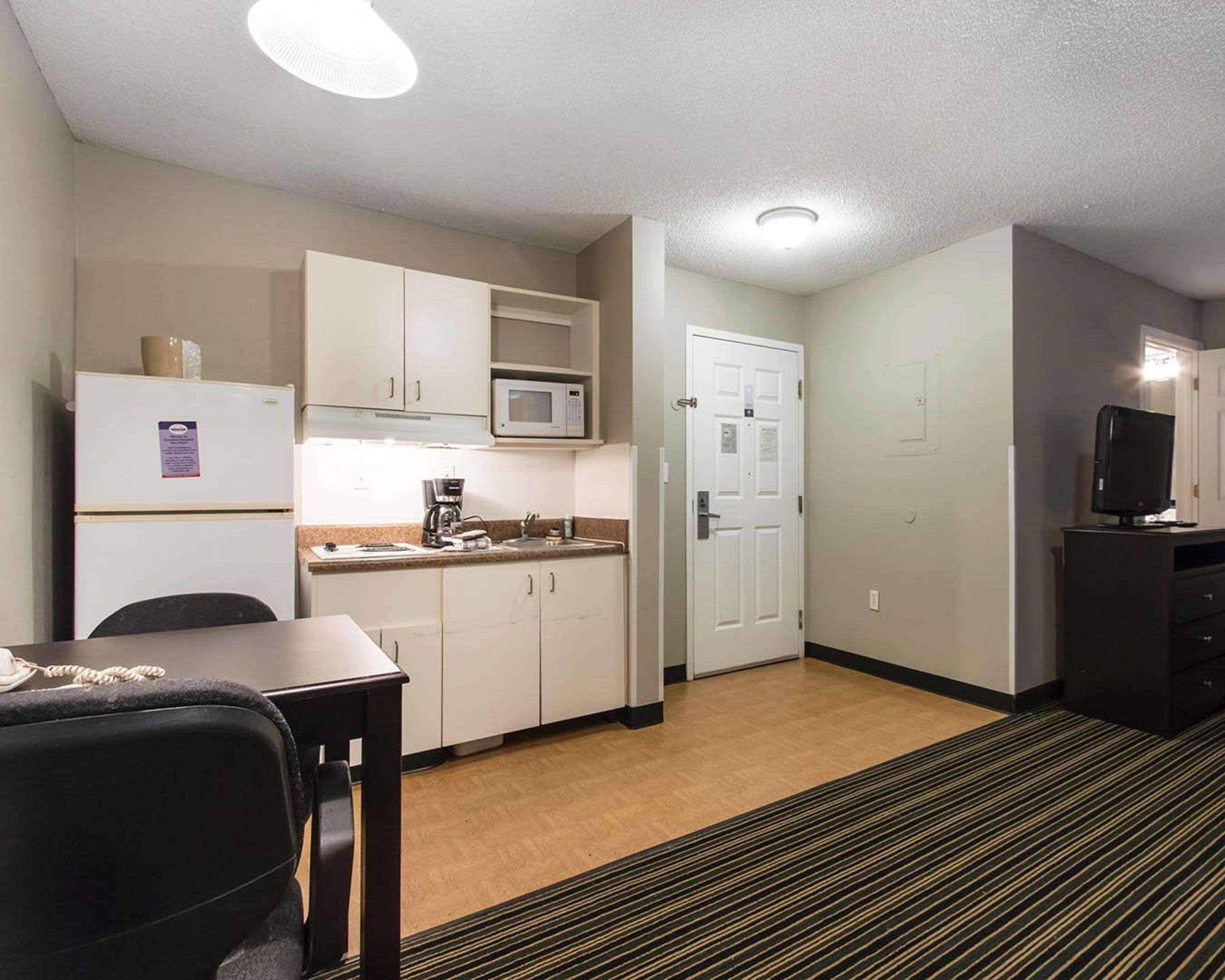 Suburban Extended Stay Hotel Naval Base Area Warrington Exterior photo