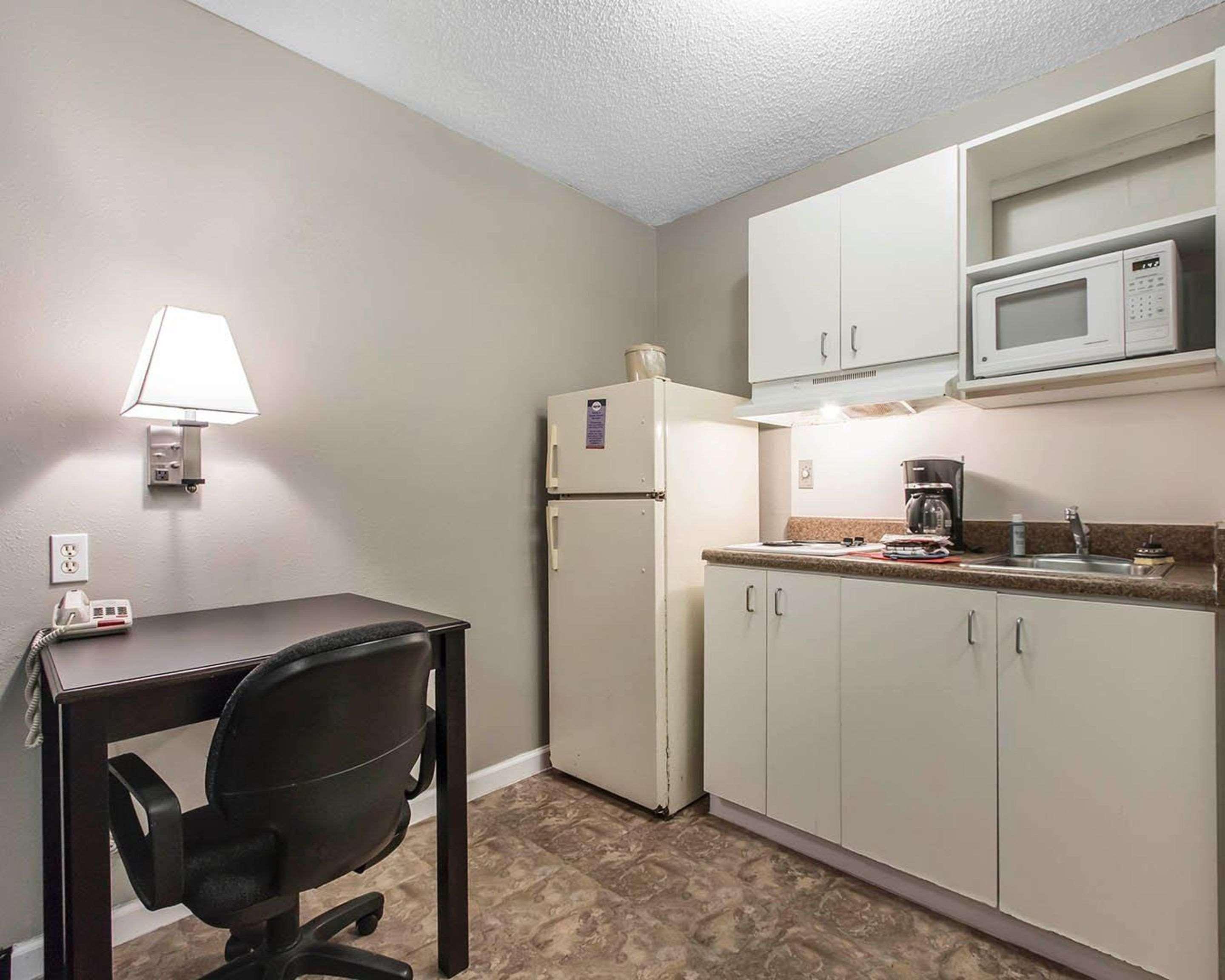 Suburban Extended Stay Hotel Naval Base Area Warrington Exterior photo